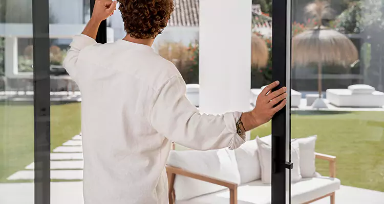 Sliding Screen Door Maintenance for Closing Issues in Spring Hill, FL